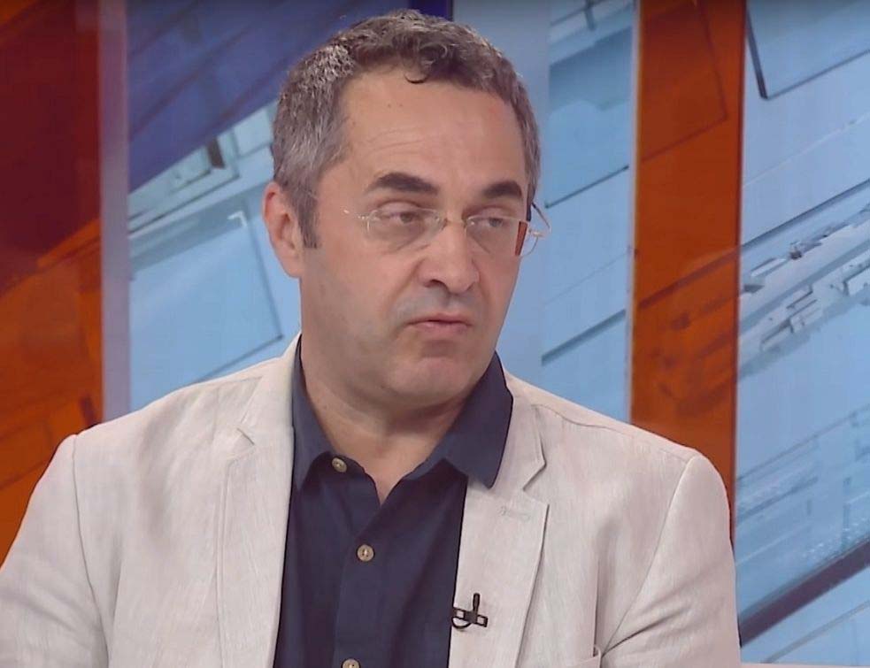 Ко први напушта брод који тоне? Иван Цвејић напустио режимски недељник ЕКСПРЕС 
